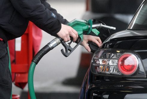 filling-up-a-car-in-spain-to-cost-e5-e10-more-within-weeks-as-middle-east-oil-crisis-reignites