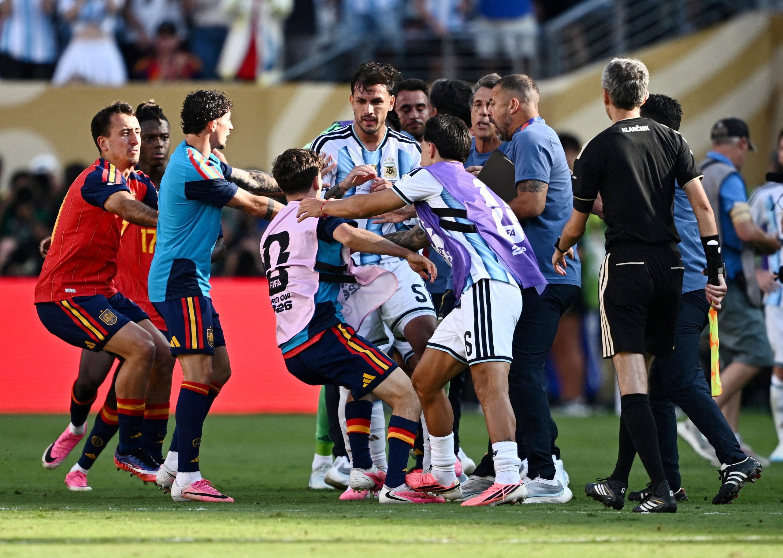 la-fifa-abre-un-procedimiento-disciplinario-a-varios-jugadores-de-argentina-y-a-gavi-por-los-incidentes-de-la-final-del-mundial
