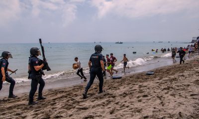 ultima-hora-de-la-entrada-de-inmigrantes-a-ceuta,-en-directo-|-al-menos-10-migrantes-han-muerto-al-intentar-entrar-a-nado-en-ceuta