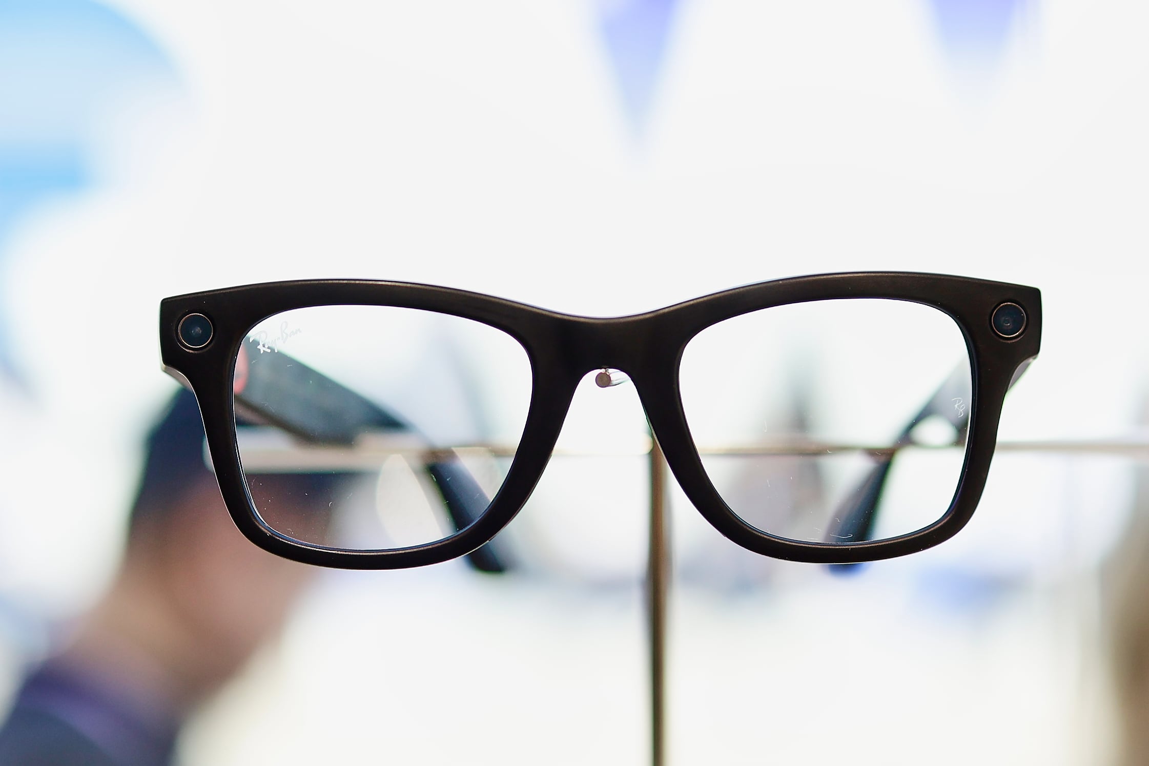 the-big-problem-with-meta-glasses:-does-recording-and-sharing-everything-put-us-at-risk?
