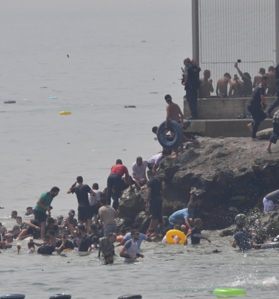 el-gobierno-moviliza-al-ejercito-de-tierra-desplegado-en-ceuta-y-cierra-la-frontera-con-melilla