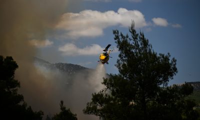 dos-pilotos-mueren-al-chocar-dos-helicopteros-que-participaban-en-la-extincion-de-un-incendio-en-grecia