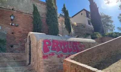 outrage-in-granada-after-tourist-defaces-historic-16th-century-building-with-bright-pink-graffiti