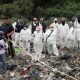 searching-for-an-11-year-old-girl,-they-found-three-bodies:-searching-mothers-in-sewage-canals-in-the-state-of-mexico,-in-images