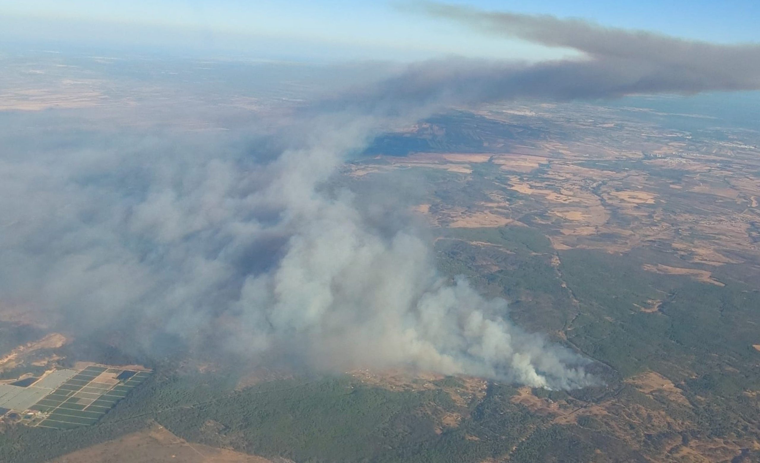 un-incendio-en-niebla-(huelva)-entra-en-fase-de-emergencia-y-obliga-a-desalojar-dos-aldeas