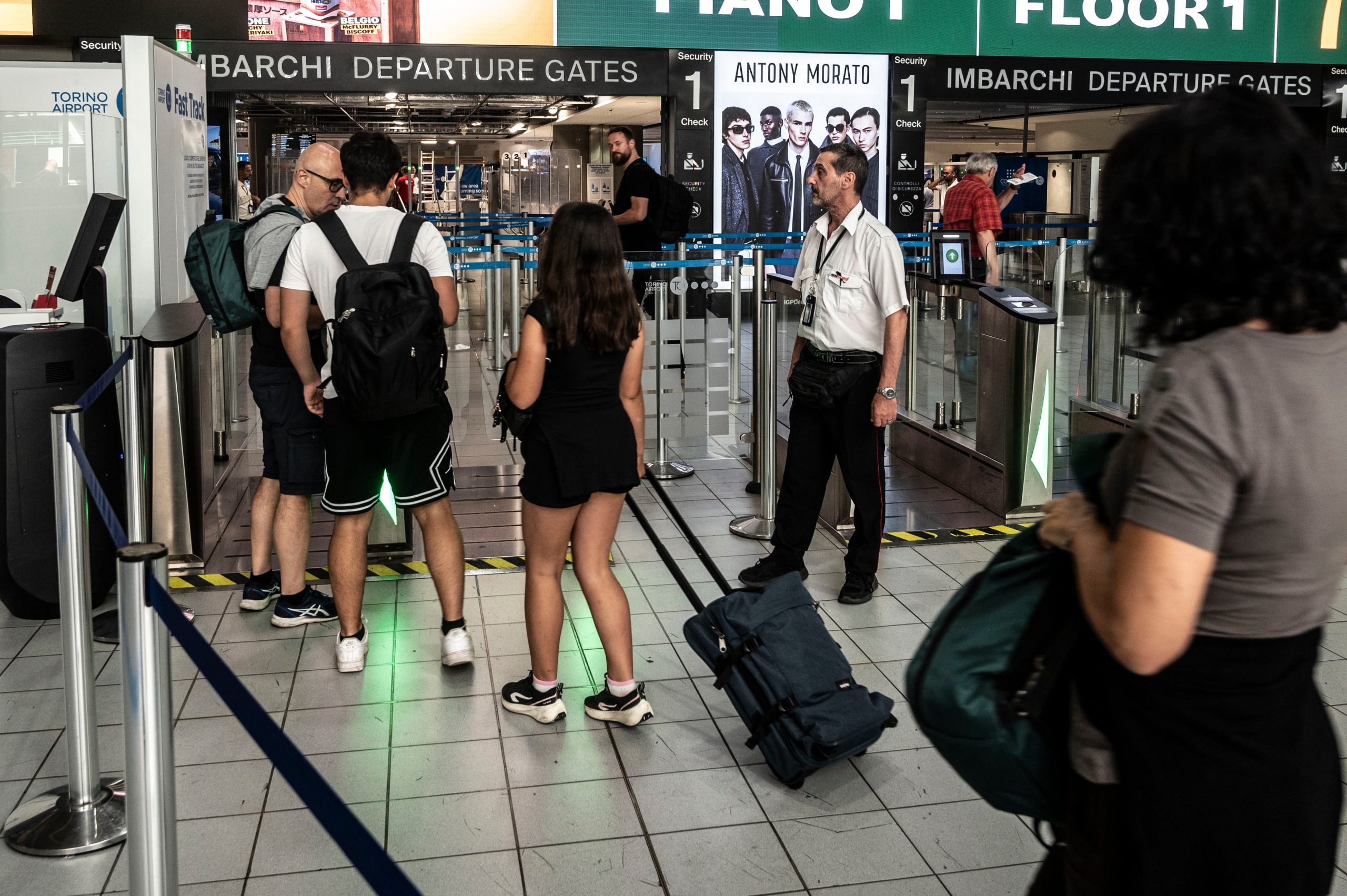 ultima-hora-de-la-entrada-de-inmigrantes-a-ceuta,-en-directo-|-el-gobierno-da-un-ultimatum-a-italia-para-que-retire-los-controles-en-frontera-a-los-viajeros-procedentes-de-espana