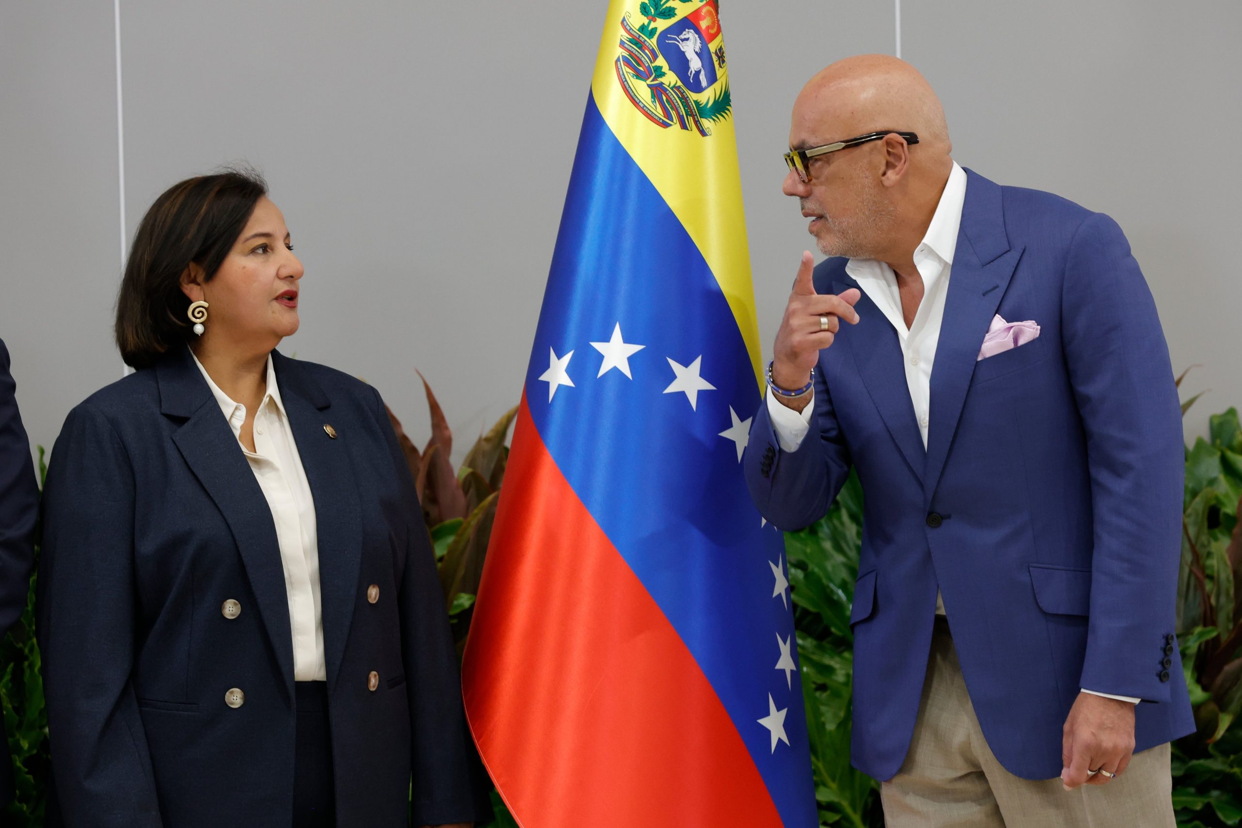 chavismo-and-the-venezuelan-opposition-hold-first-meeting-under-us-supervision