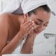 si-sientes-la-piel-grasa-pero-no-quieres-estropear-la-barrera-de-tu-piel,-este-ese-tu-limpiador-facial-del-verano