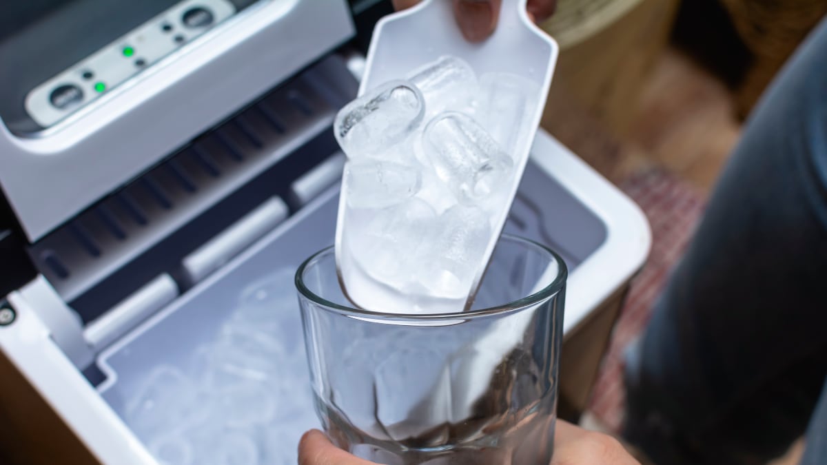 que-nunca-te-falte-hielo-en-casa:-con-esta-maquina-lo-tendras-listo-en-solo-6-minutos