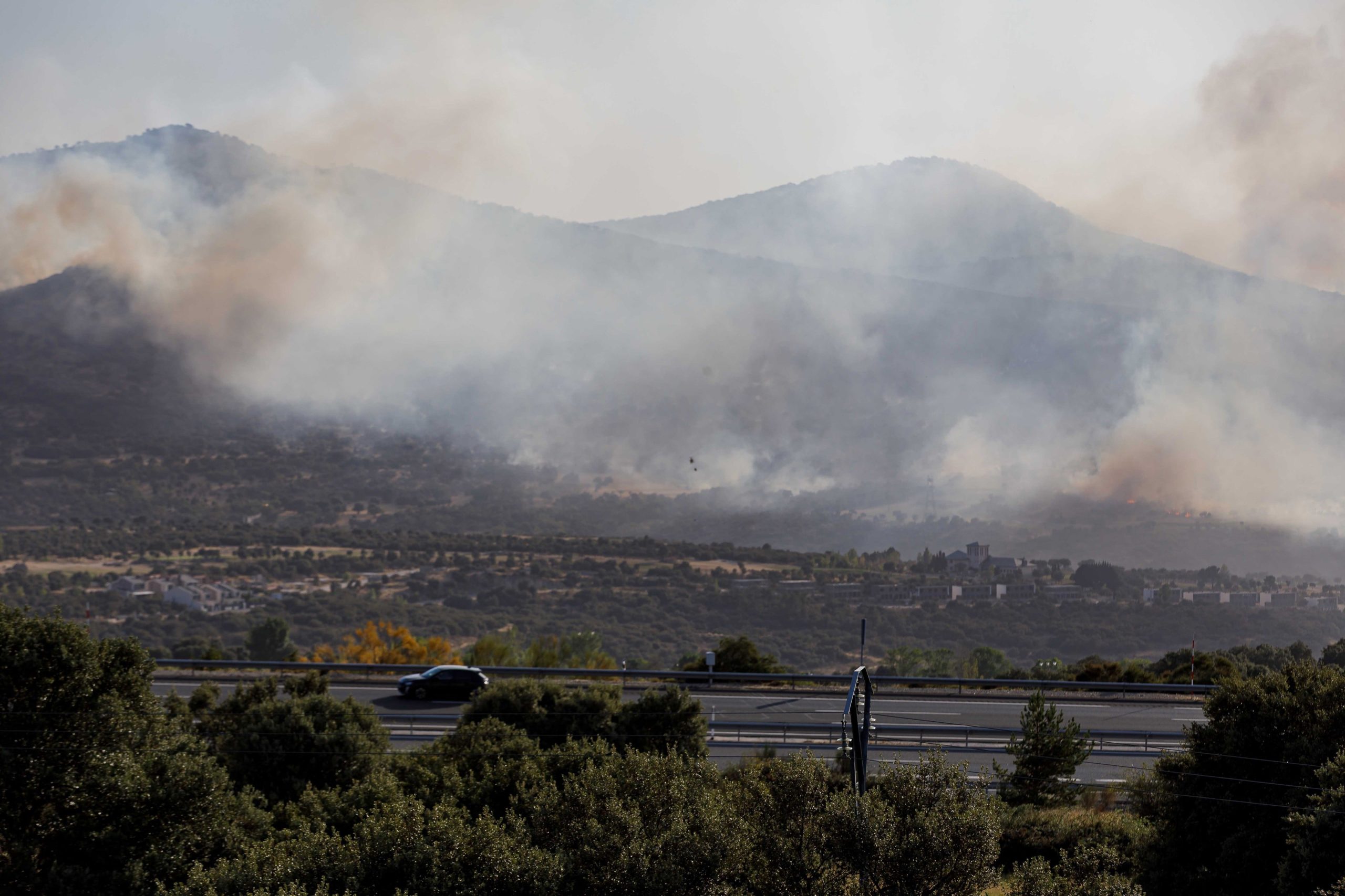 vuelven-a-sus-casas-los-vecinos-desalojados-por-los-incendios-forestales-en-segovia-tras-mejorar-la-situacion