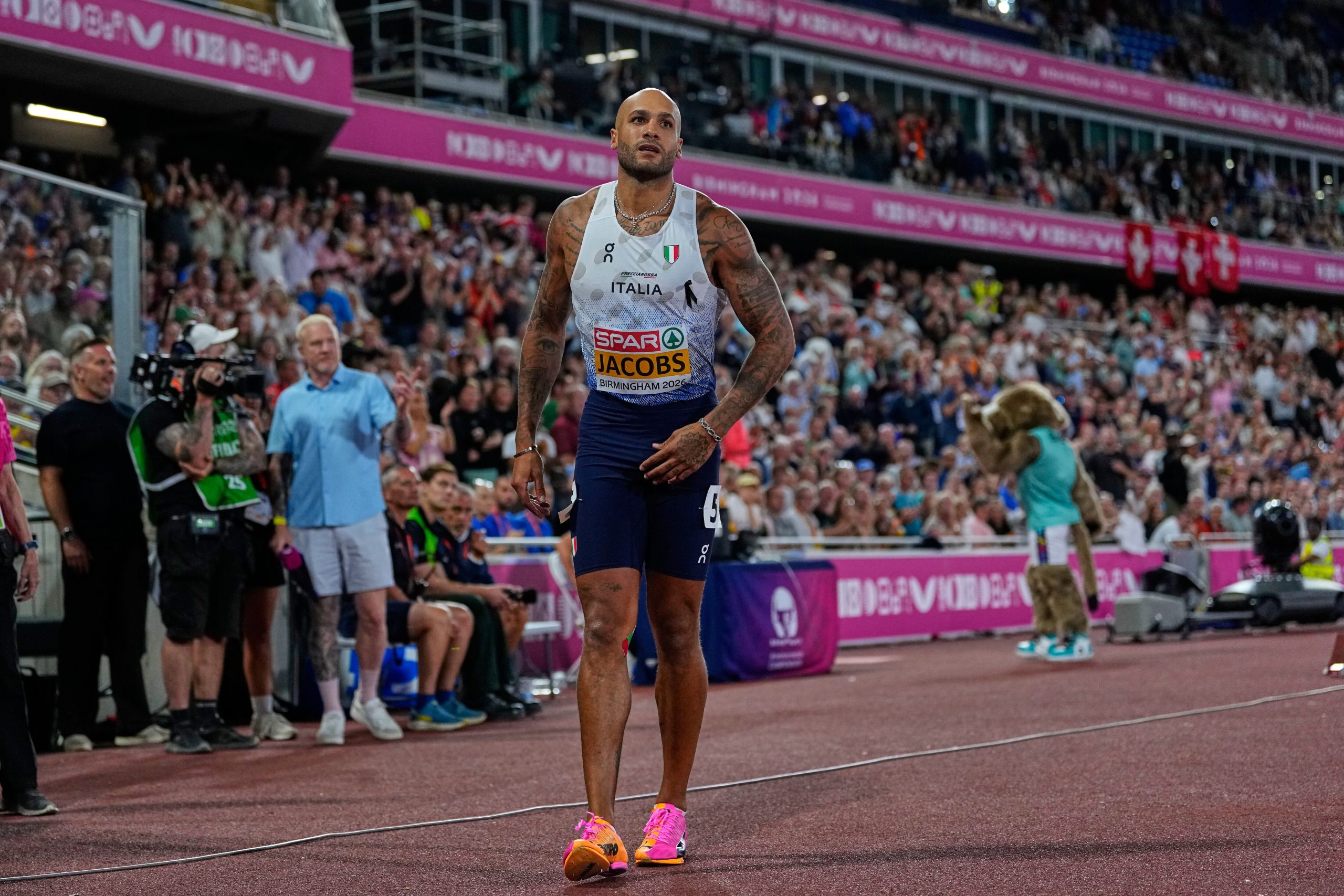 el-gran-favorito,-marcell-jacobs,-se-lesiona-a-los-40-metros-y-deja-al-britanico-romell-glave-la-victoria-en-los-100m-de-los-europeos-de-atletismo