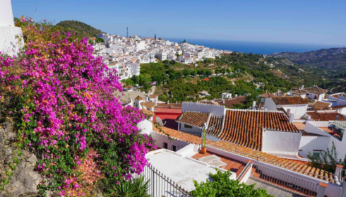 brit-tourist’s-life-is-saved-by-his-quick-thinking-wife-and-costa-del-sol-property-owner-after-heart-attack-shock-in-rural-frigiliana