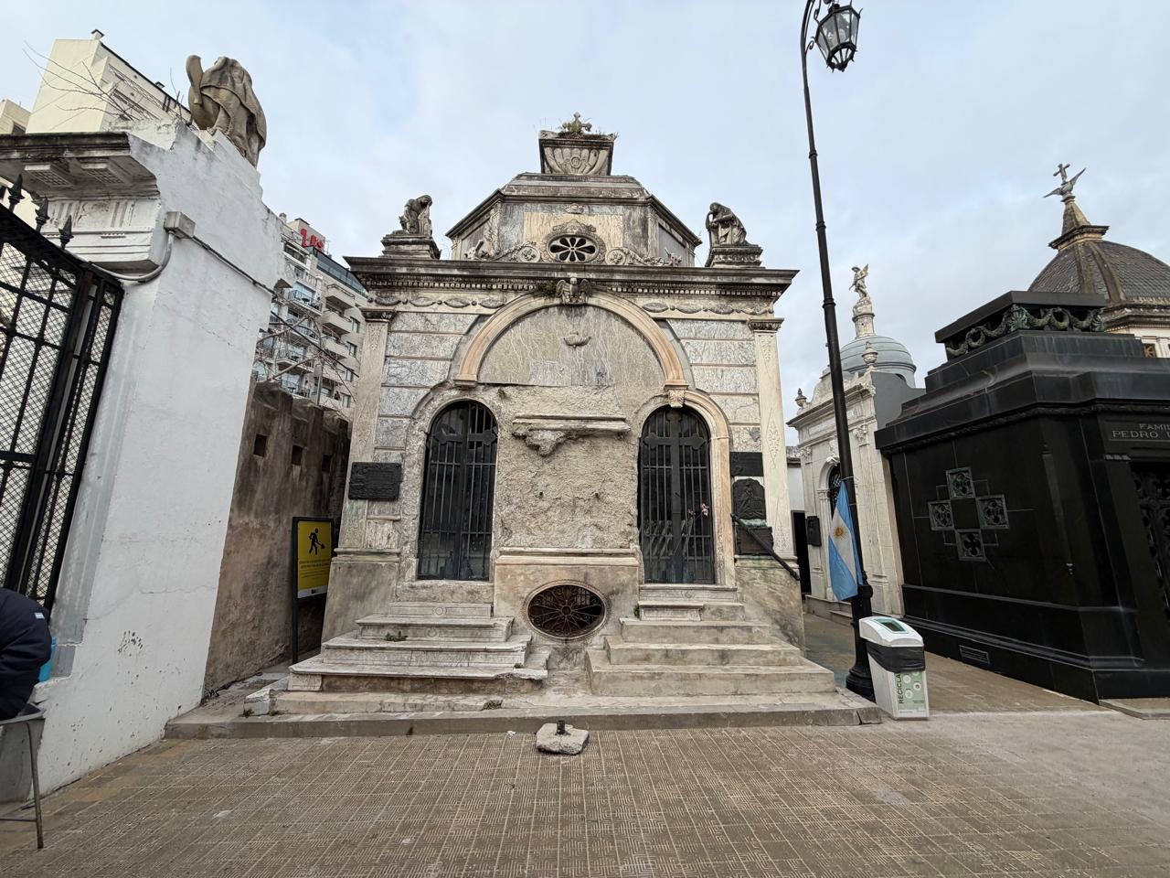 from-aristocratic-vault-to-cafe:-buenos-aires-tenders-old-tombs-at-la-recoleta-cemetery