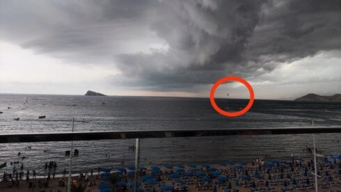 updates:-red-flag-raised-moments-too-late-as-brit-tourist-dies-in-benidorm-after-parasailing-horror-crash