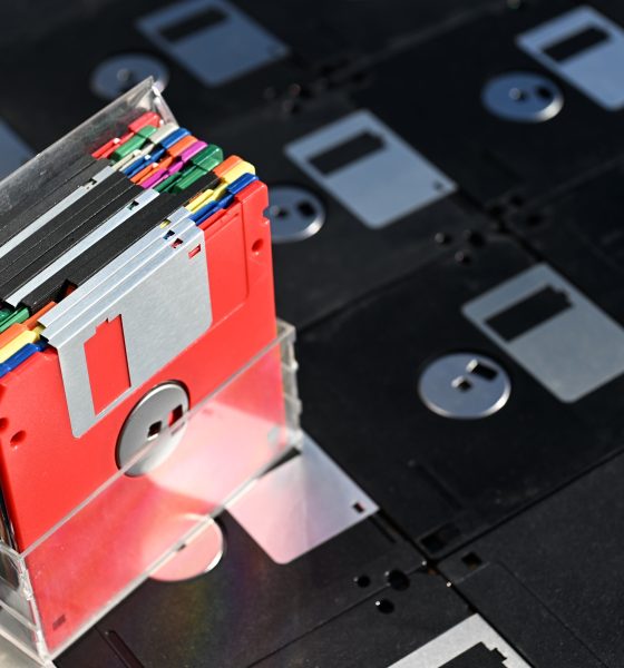 floppy-disks,-faxes,-envelopes-and-other-analog-fossils-that-survive-in-windows-imagery