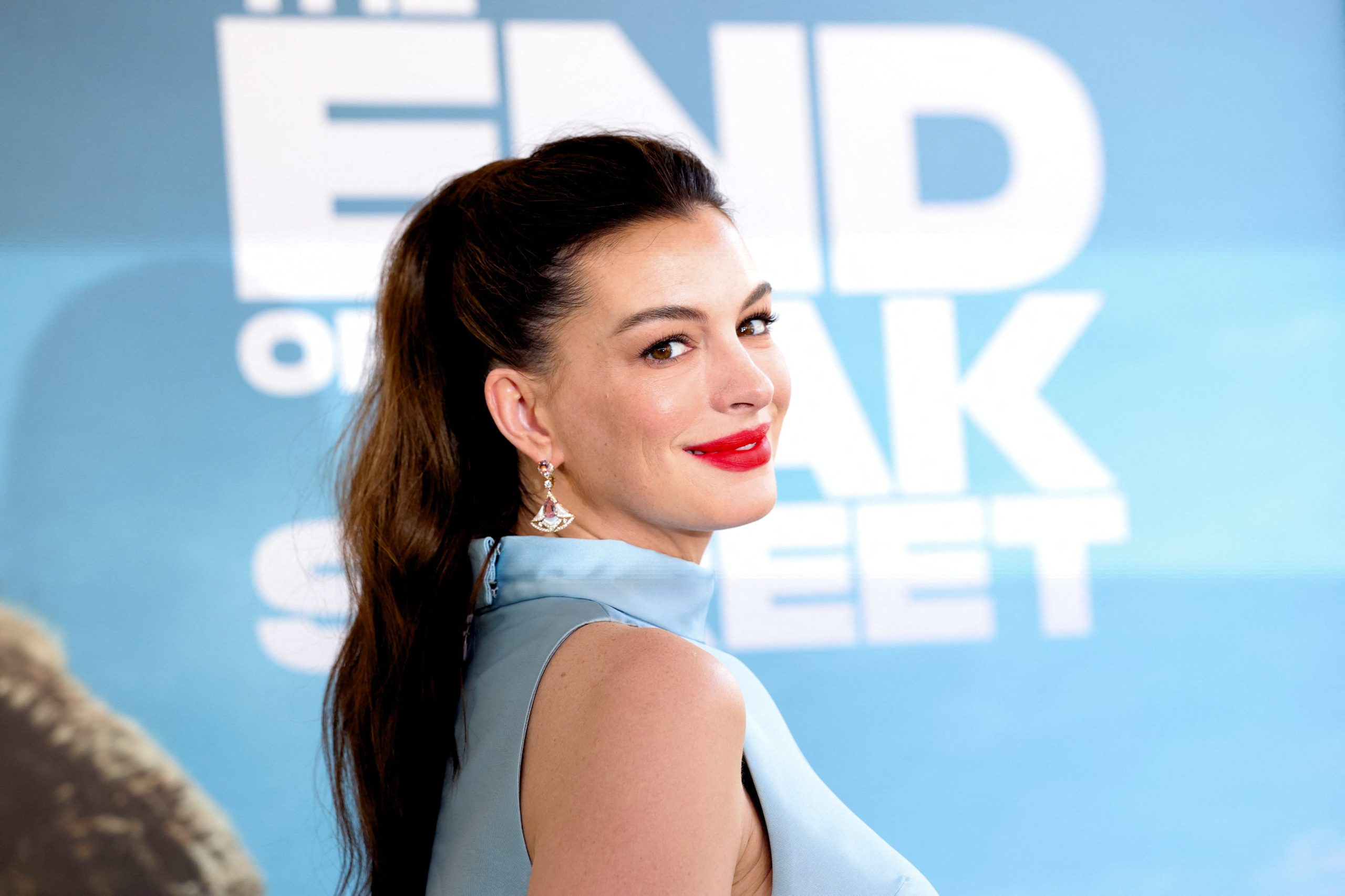 anne-hathaway-is-back-on-top-in-hollywood:-how-five-films,-a-pregnancy-and-her-best-laugh-put-her-back-on-the-throne