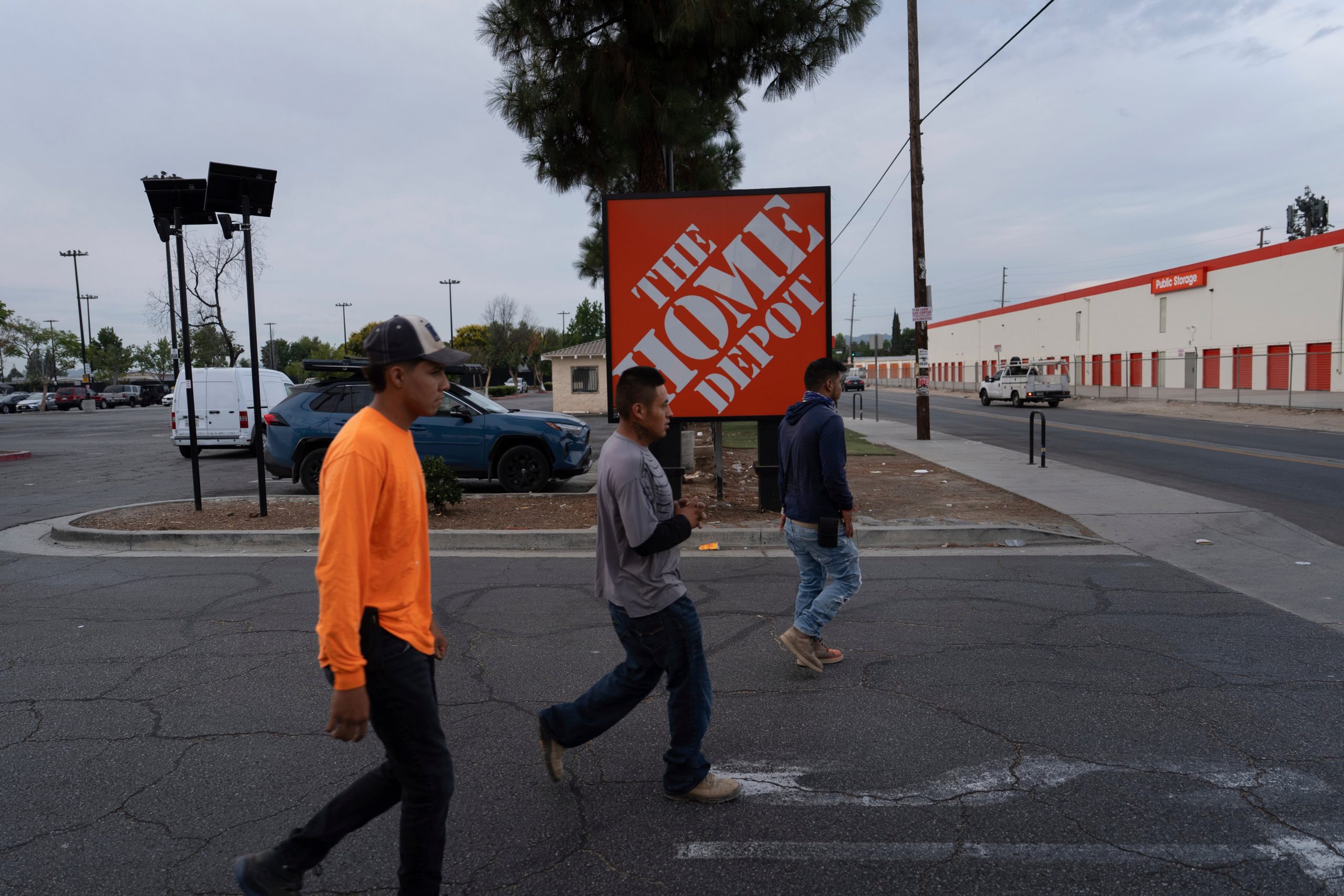 ‘i’m-scared,-but-i-don’t-have-a-single-cent’:-months-of-ice-raids-drive-day-laborers-to-desperation