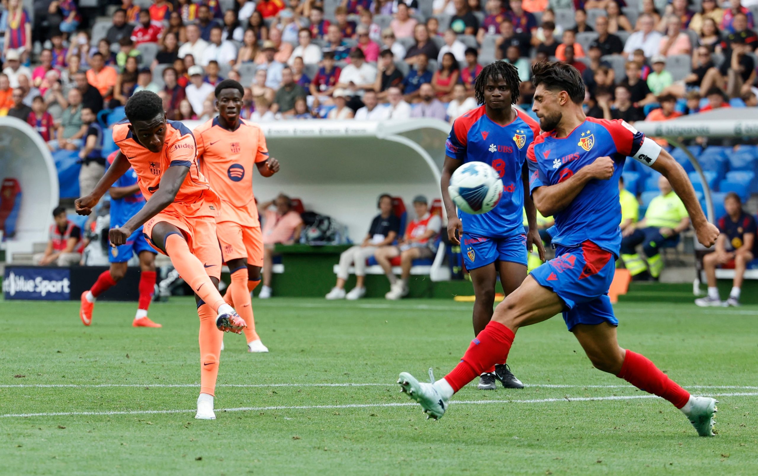 adeyemi-y-los-juveniles-del-barcelona-disfrutan-en-basilea