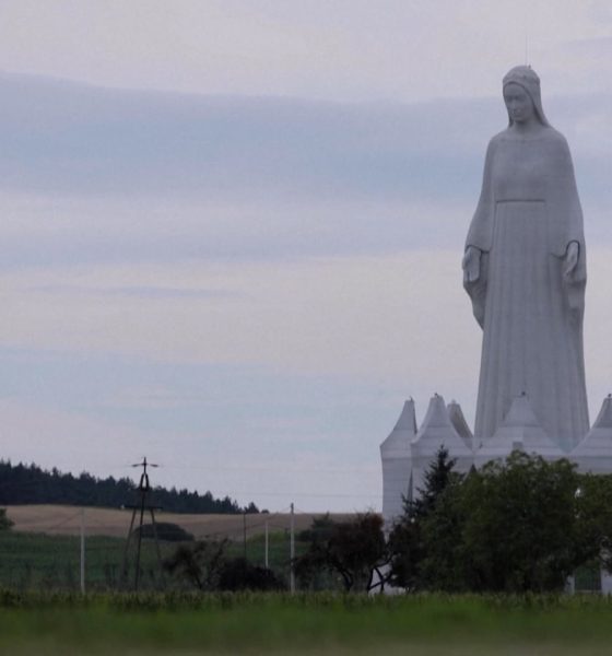 la-estatua-de-la-virgen-maria-mas-alta-de-europa-se-encuentra-en-polonia-y-mide-alrededor-de-55-metros