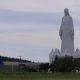la-estatua-de-la-virgen-maria-mas-alta-de-europa-se-encuentra-en-polonia-y-mide-alrededor-de-55-metros