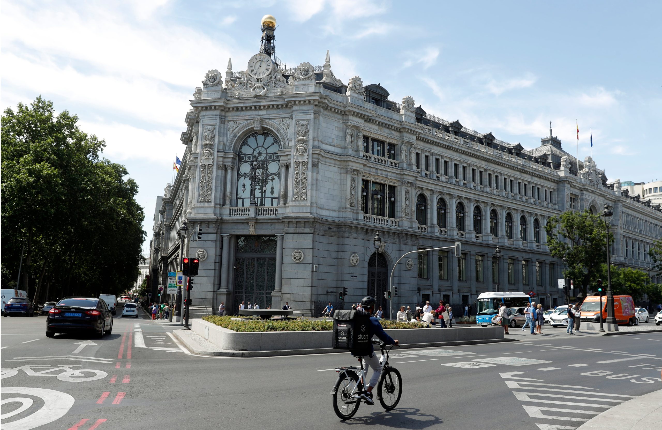 la-deuda-publica-alcanza-un-nuevo-maximo-de-1,76-billones-en-junio,-aunque-su-peso-sobre-el-pib-sigue-cayendo