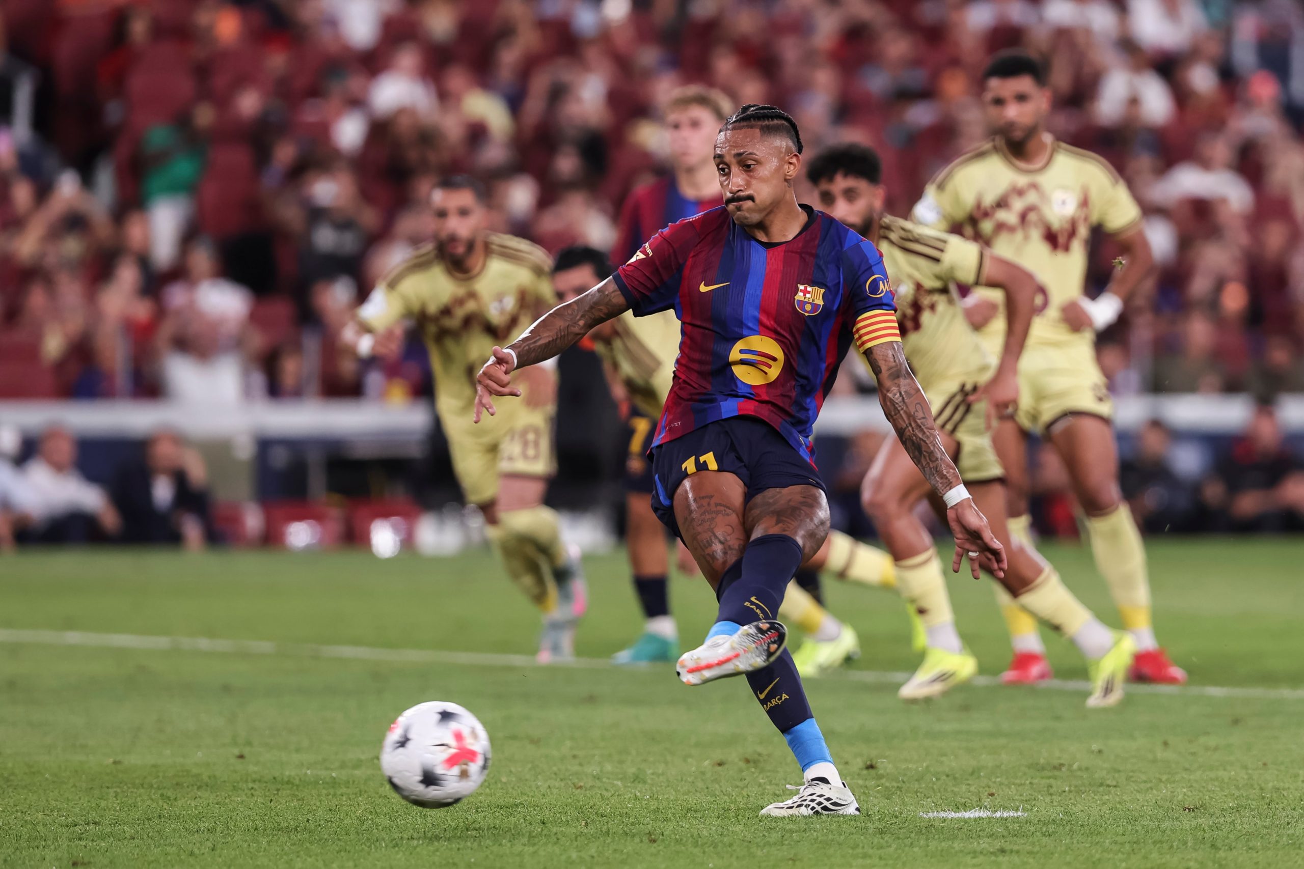 raphinha-sobrevive-a-la-canicula-y-el-barcelona-se-lleva-el-gamper