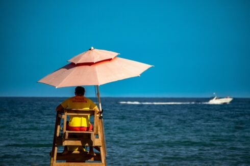 lifeguards-in-mallorca-tourist-hotspot-to-strike-over-working-conditions-at-height-of-summer-season