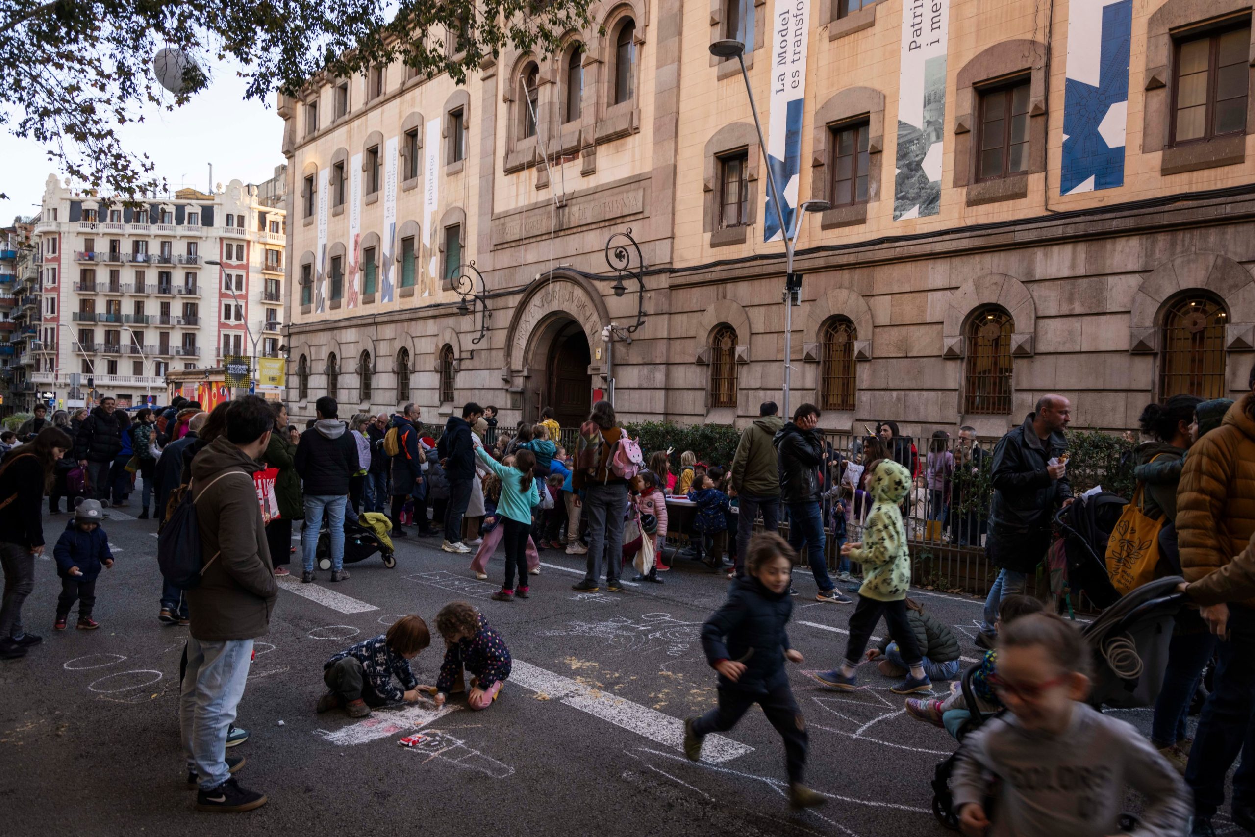 la-contaminacion-por-el-trafico-en-torno-a-las-escuelas-de-barcelona-se-ha-reducido-un-40%