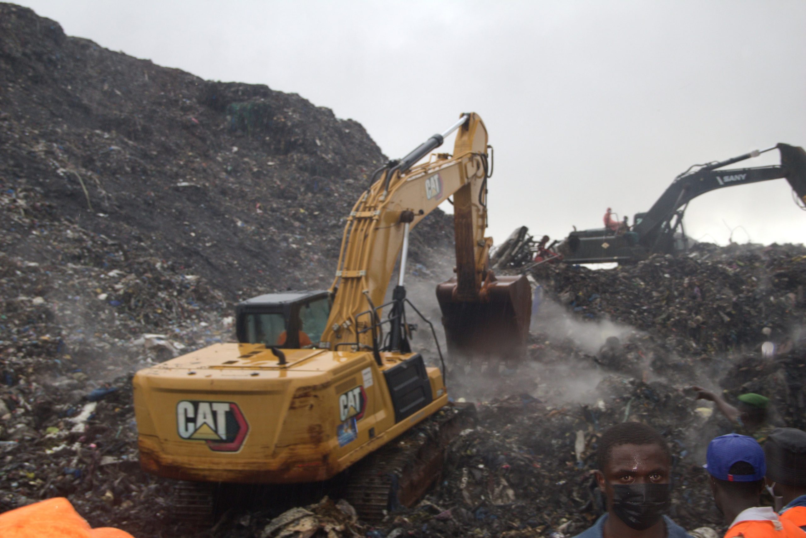 al-menos-30-muertos-tras-el-derrumbe-de-un-vertedero-en-guinea-conakry