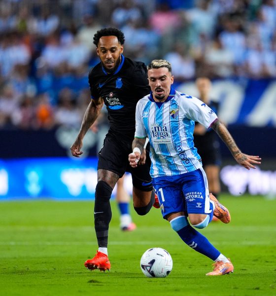 el-deportivo-agua-la-fiesta-del-malaga-en-su-debut-liguero-en-casa