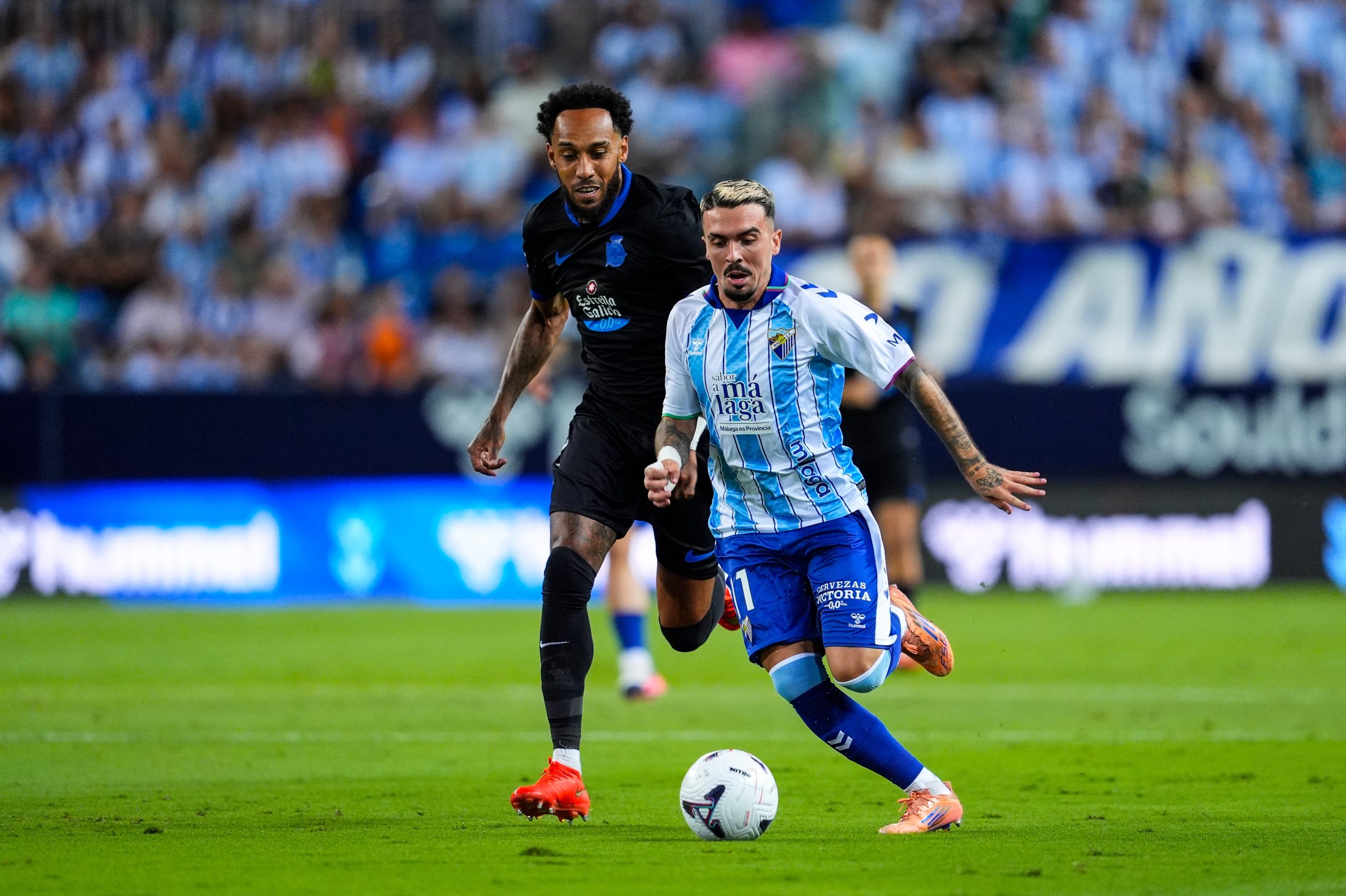 el-deportivo-agua-la-fiesta-del-malaga-en-su-debut-liguero-en-casa