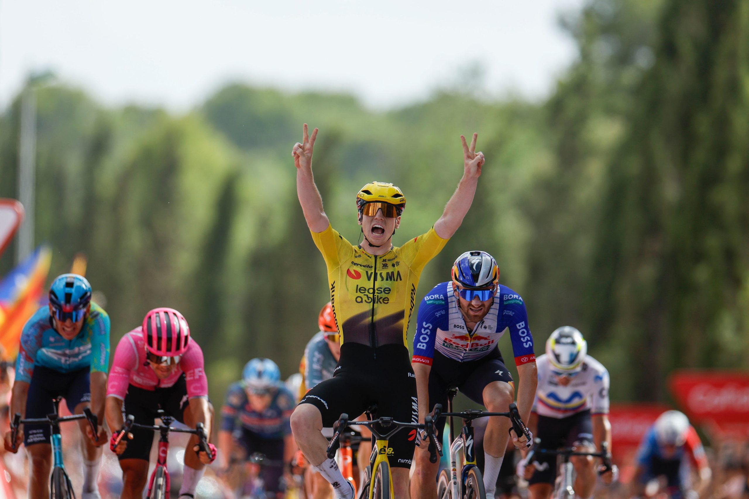 brennan-vuelve-a-rematar-otra-lanzadera-perfecta-del-visma-en-la-vuelta-a-espana