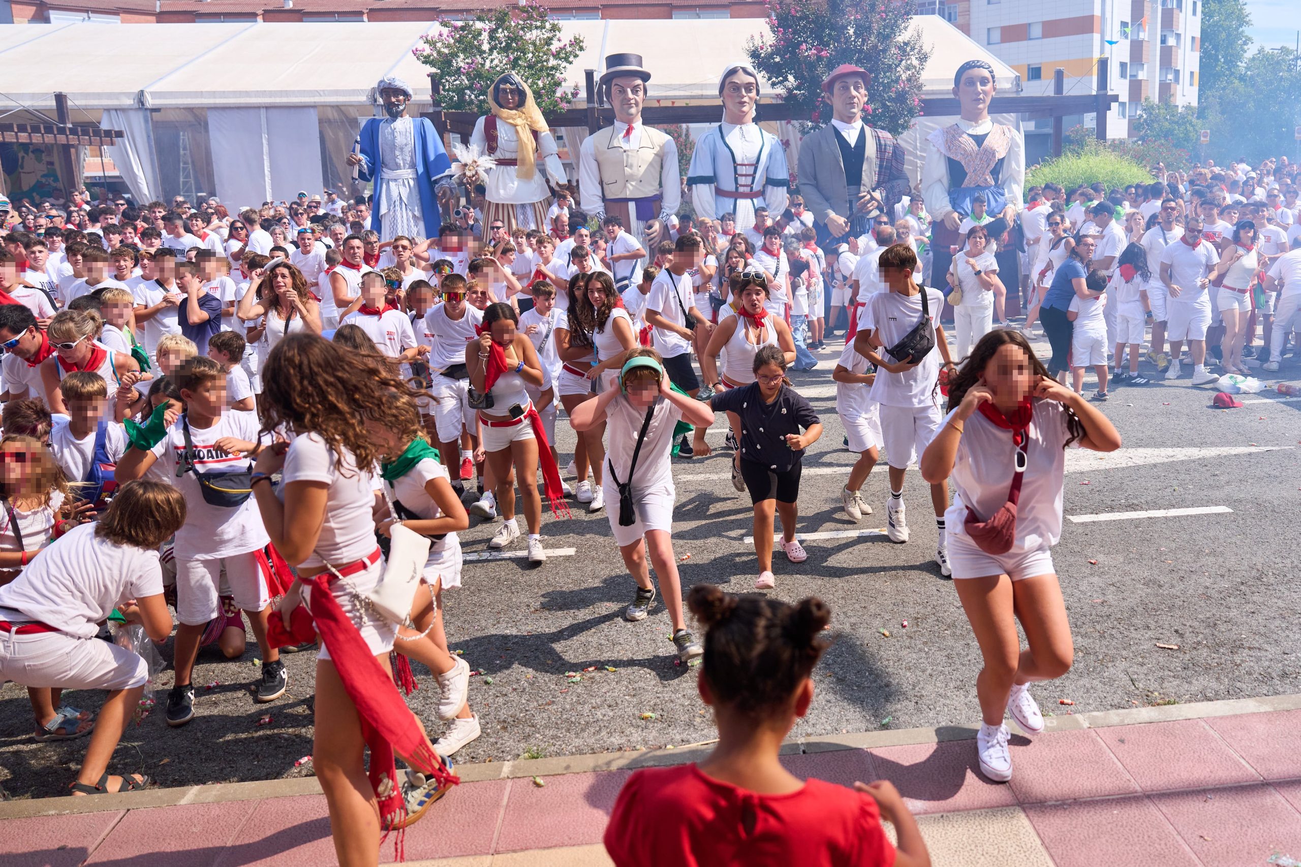 al-menos-50-heridos-al-estallar-material-pirotecnico-en-el-inicio-de-las-fiestas-de-noain-(navarra)