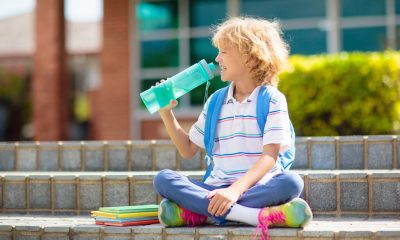 por-que-deberias-jubilar-la-botella-de-plastico-de-tu-hijo-antes-de-empezar-el-nuevo-curso