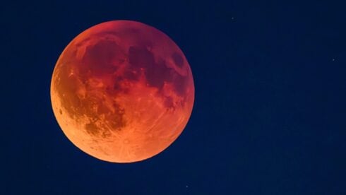 lunar-eclipse-tonight:-how-to-watch-spain’s-spectacular-celestial-show-–-and-do-you-need-special-glasses?