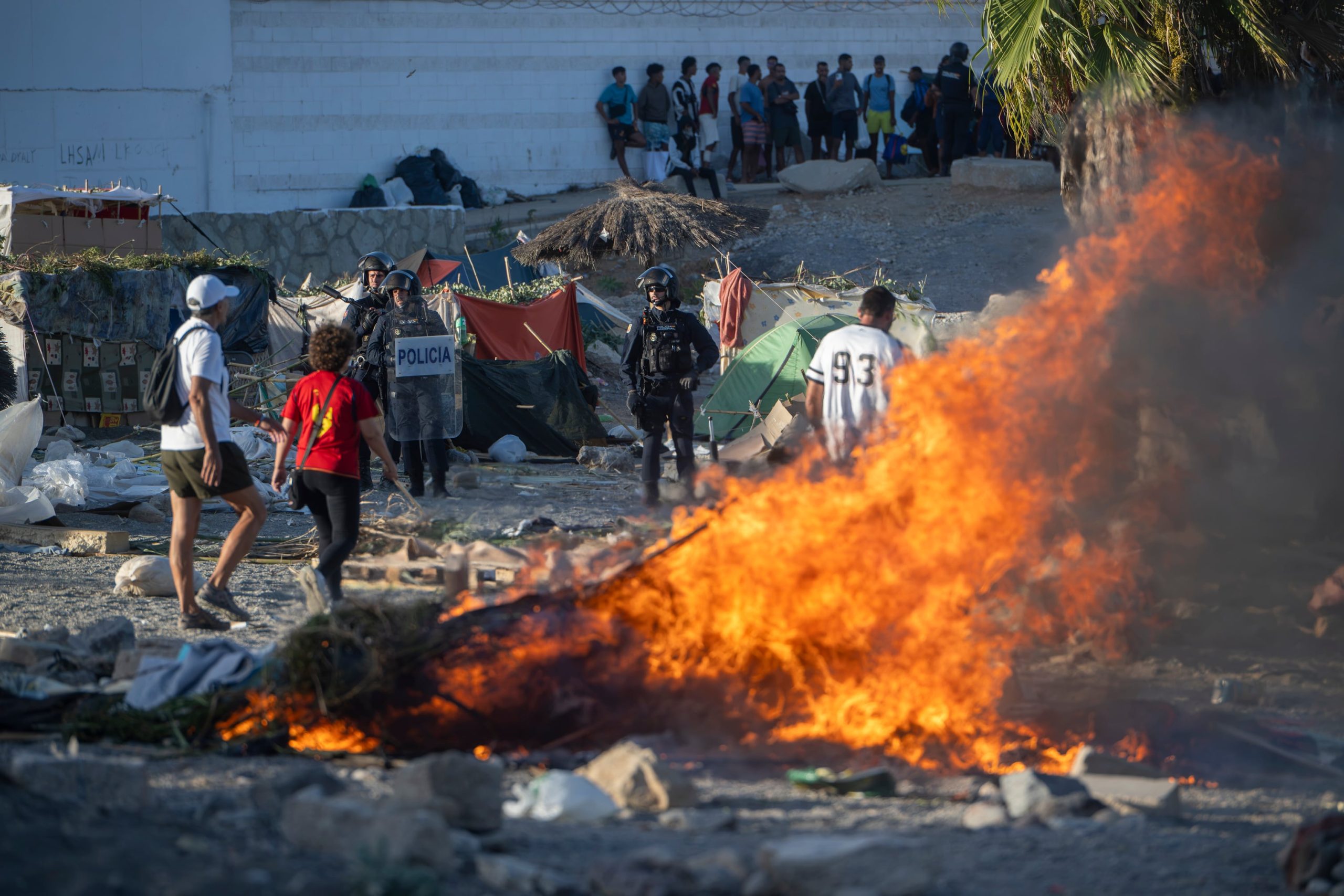 ultima-hora-de-la-entrada-de-inmigrantes-a-ceuta,-en-directo-|-marlaska-y-albares-acuden-al-congreso-tras-una-noche-de-incidentes-en-ceuta