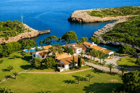 check-out-these-9-stunning-seaside-homes-up-for-sale-in-spain-–-including-e20m-marbella-mansion-built-for-franco’s-daughter