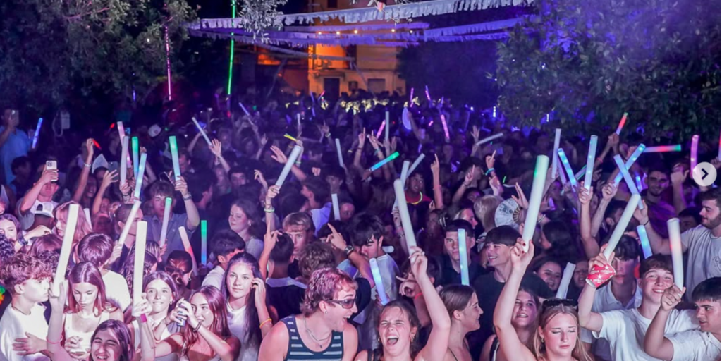 Pollença's spectacular Glow Party lights up the Festes de la Patrona with neon, music and acrobatics