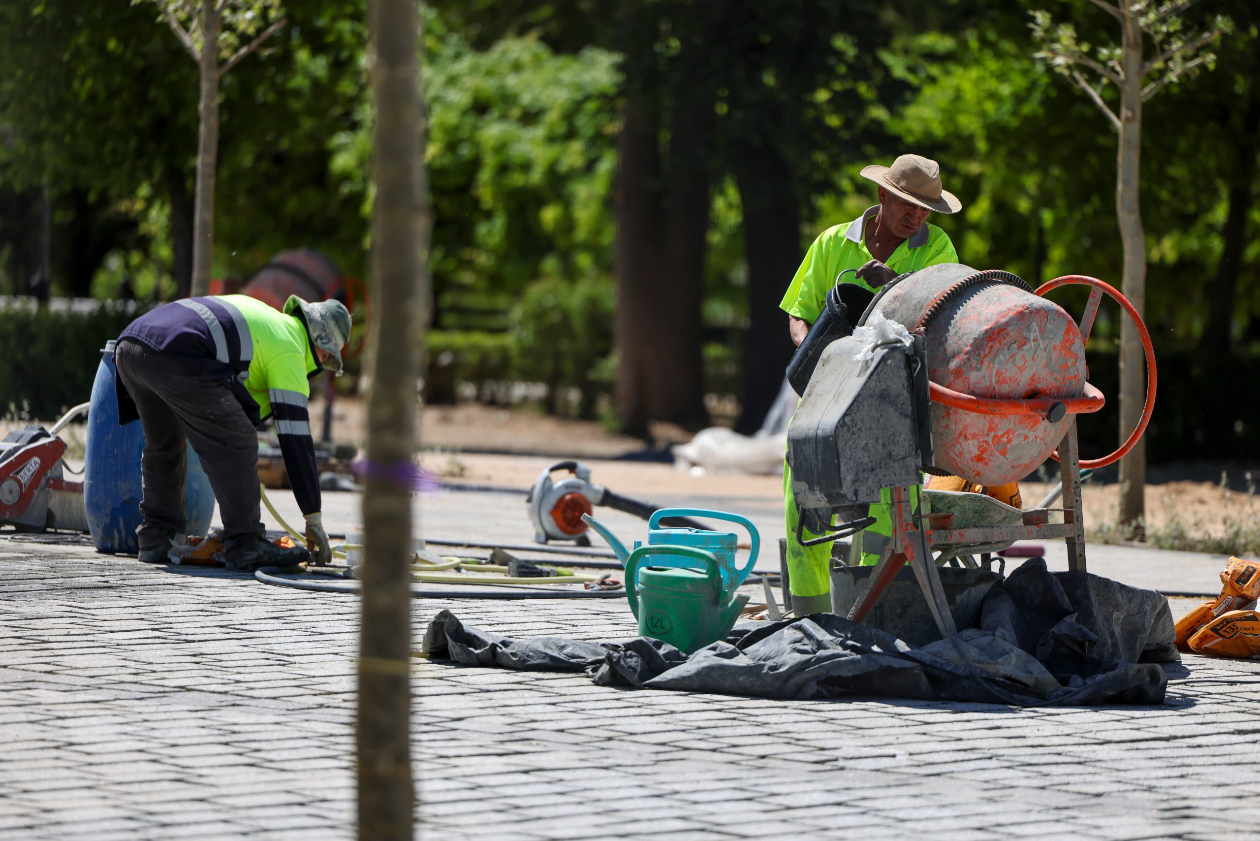la-regularizacion-atenua-la-perdida-de-empleos-en-agosto-con-162.000-puestos-menos,-pero-acelera-el-paro