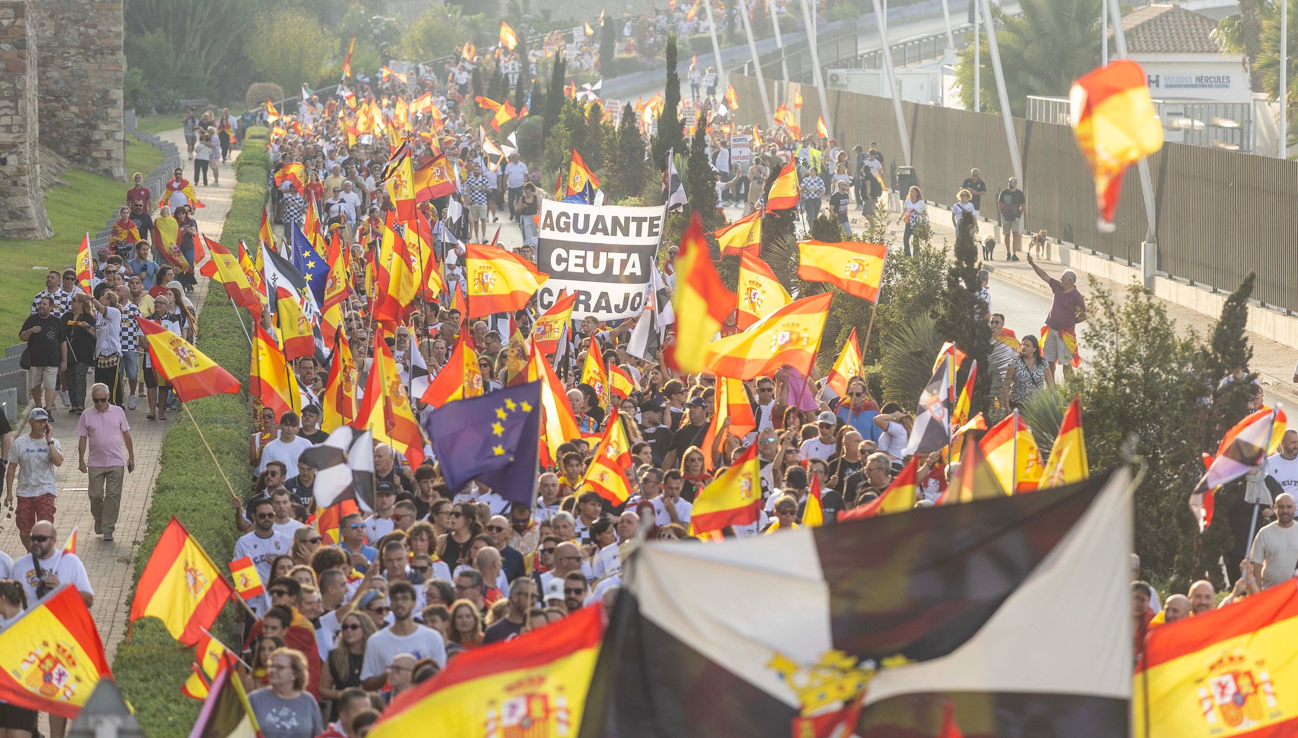ceuta-se-echa-a-la-calle-para-exigir-soluciones-a-la-crisis-migratoria