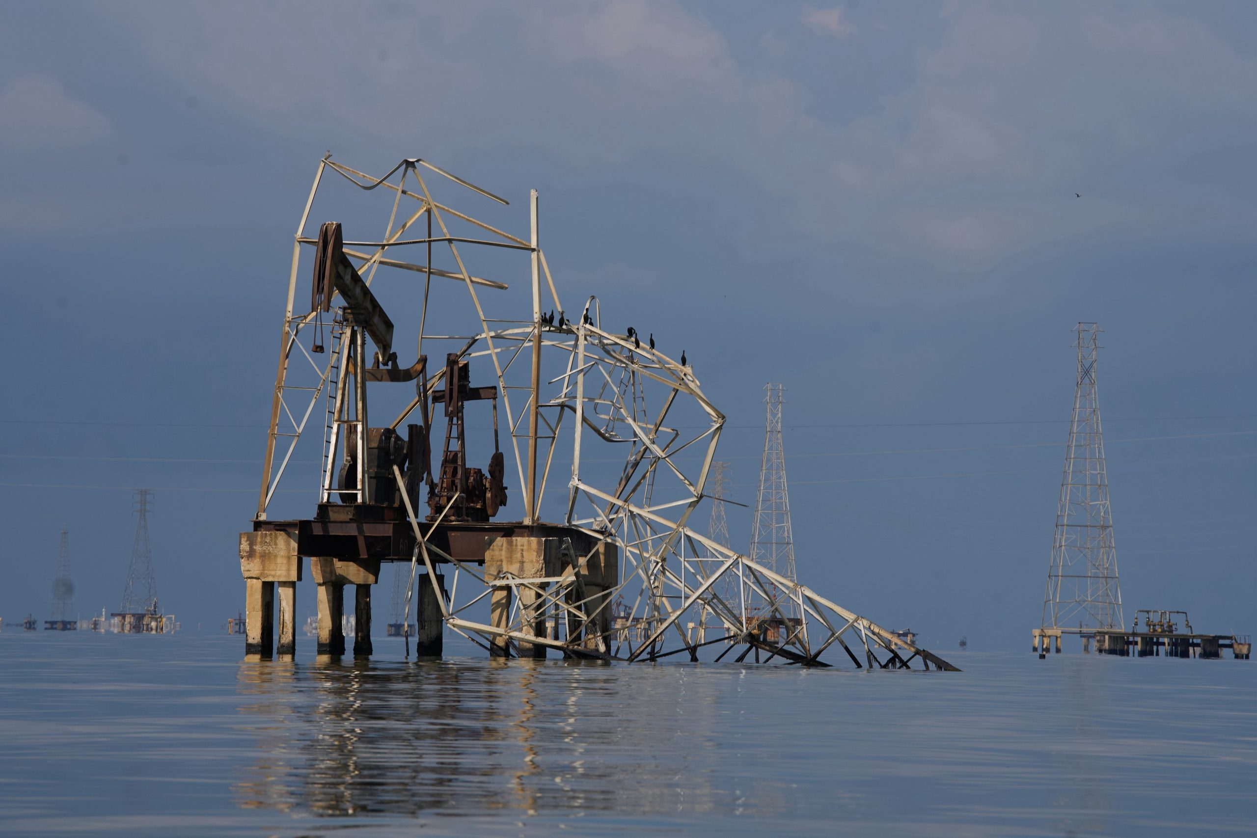 inside-the-us-venezuela-oil-agreements:-big-promises,-little-clarity