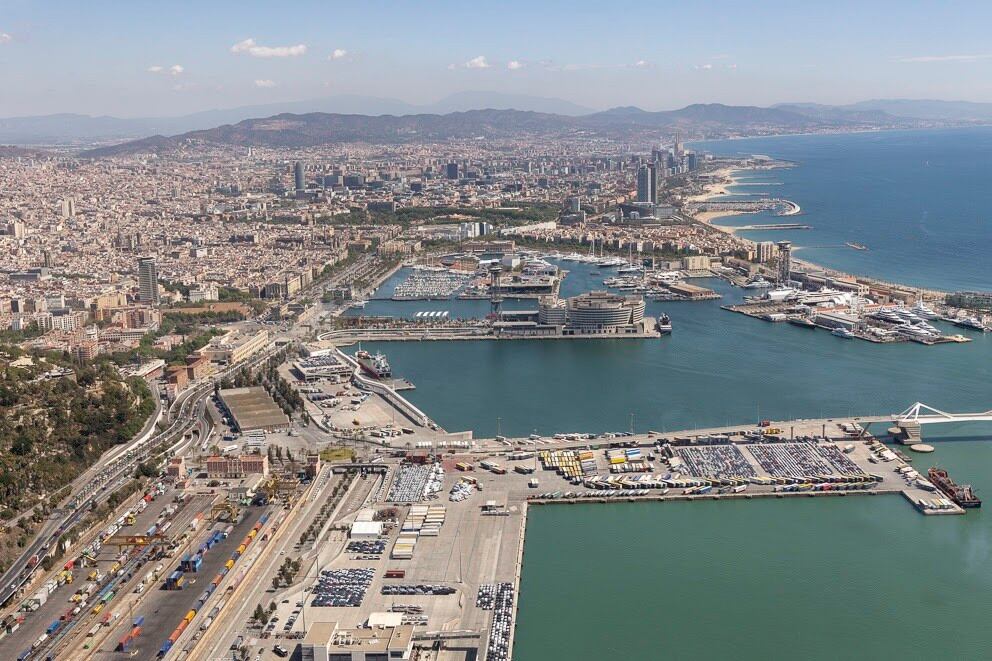 varios-heridos,-uno-critico,-por-una-intoxicacion-por-monoxido-de-carbono-en-un-barco-en-barcelona