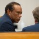 tiger-woods-se-queda-sin-carnet-de-conducir-durante-cinco-anos-tras-volcar-su-coche-contra-un-camion-el-pasado-marzo