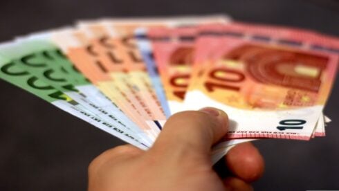 spain’s-minimum-wage-increases-to-e1,425-a-month-–-a-rise-of-just-e43-that-puts-it-in-second-tier-of-eu-economies