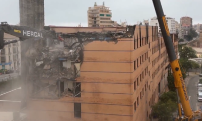 watch:-demolition-finally-begins-of-doomed-two-star-hotel-ibis-in-malaga-–-four-months-after-devastating-fire-gutted-building