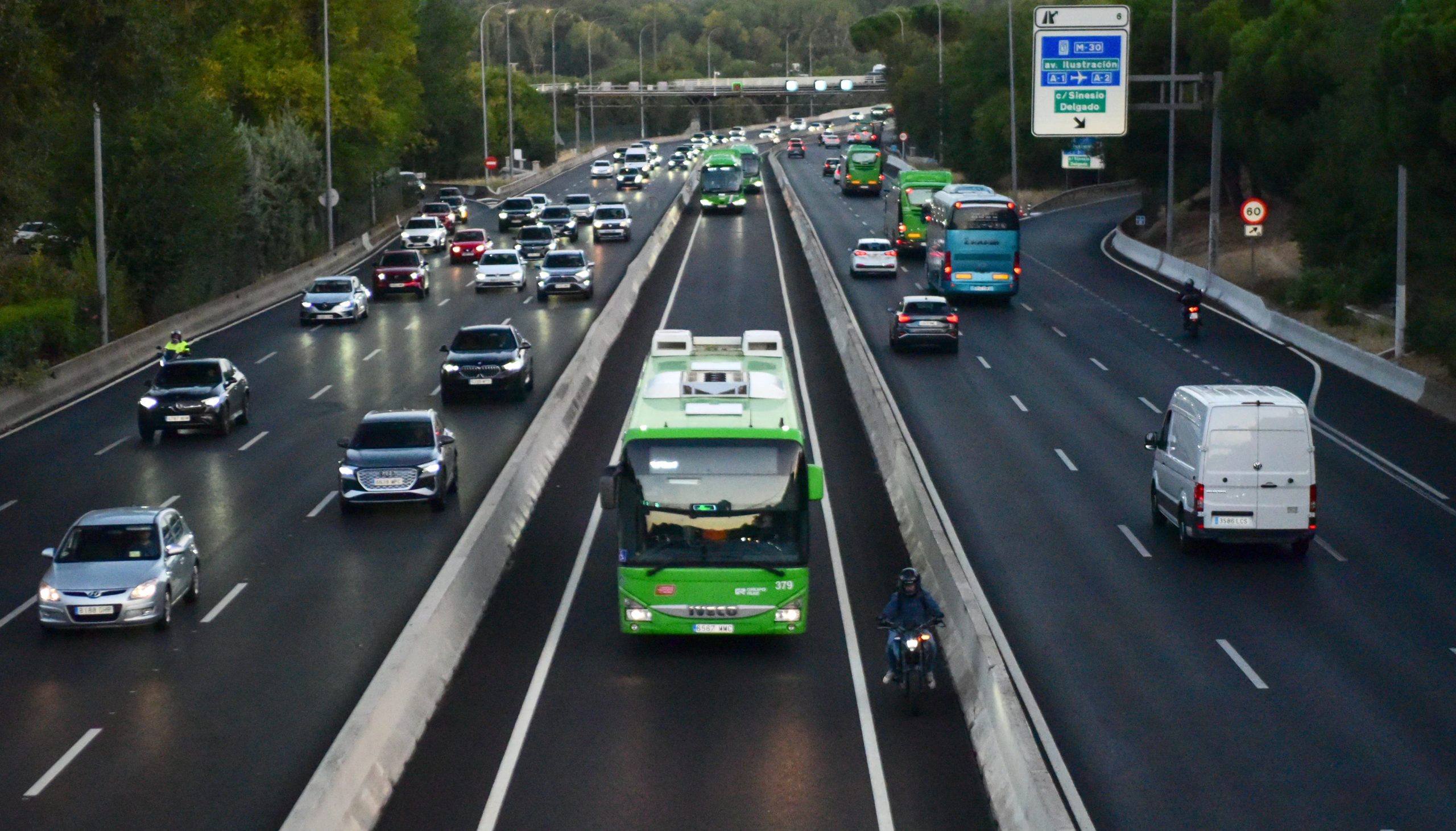 el-odio-de-los-conductores-al-carril-bus-vao-“vacio”-frena-su-expansion:-“no-hay-que-mirar-cuantos-vehiculos-pasan-sino-a-cuanta-gente-llevan”