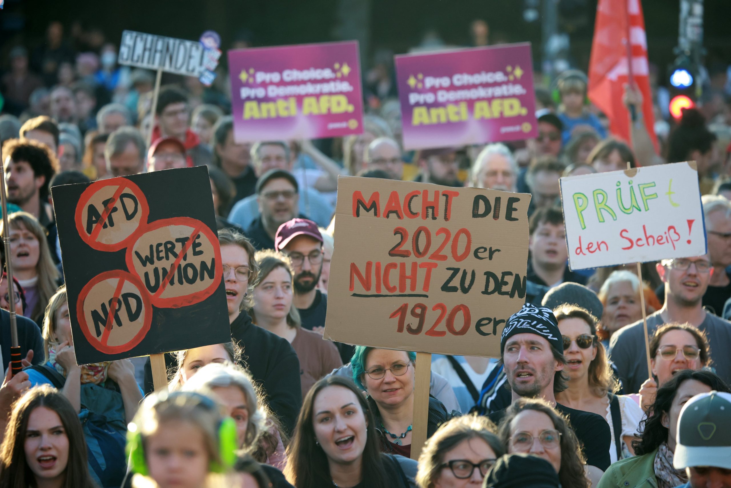 miles-de-personas-salen-a-la-calle-en-alemania-para-plantar-cara-a-la-extrema-derecha