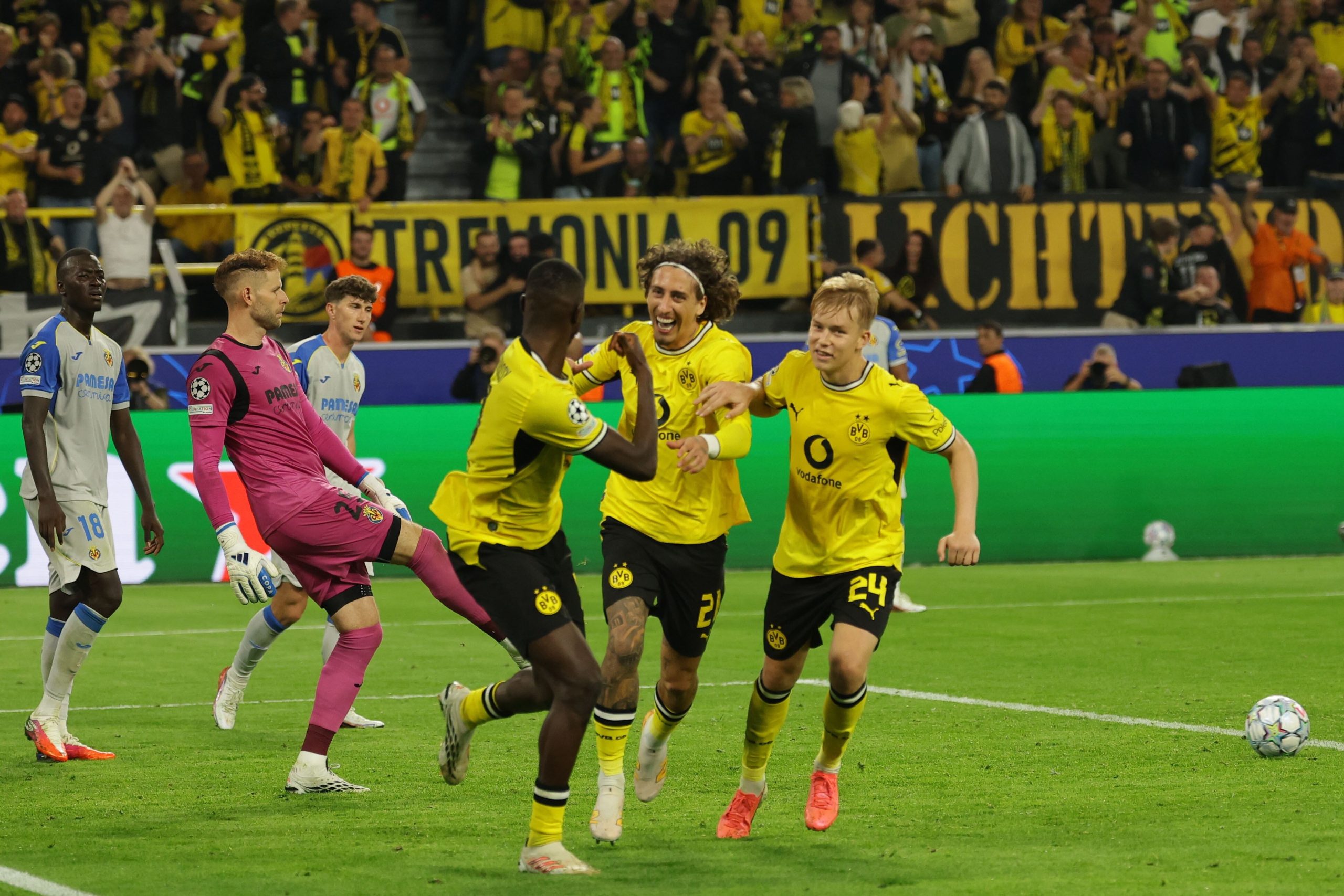 un-villarreal-muy-maduro-cae-ante-el-borussia-dortmund-en-su-debut-en-champions