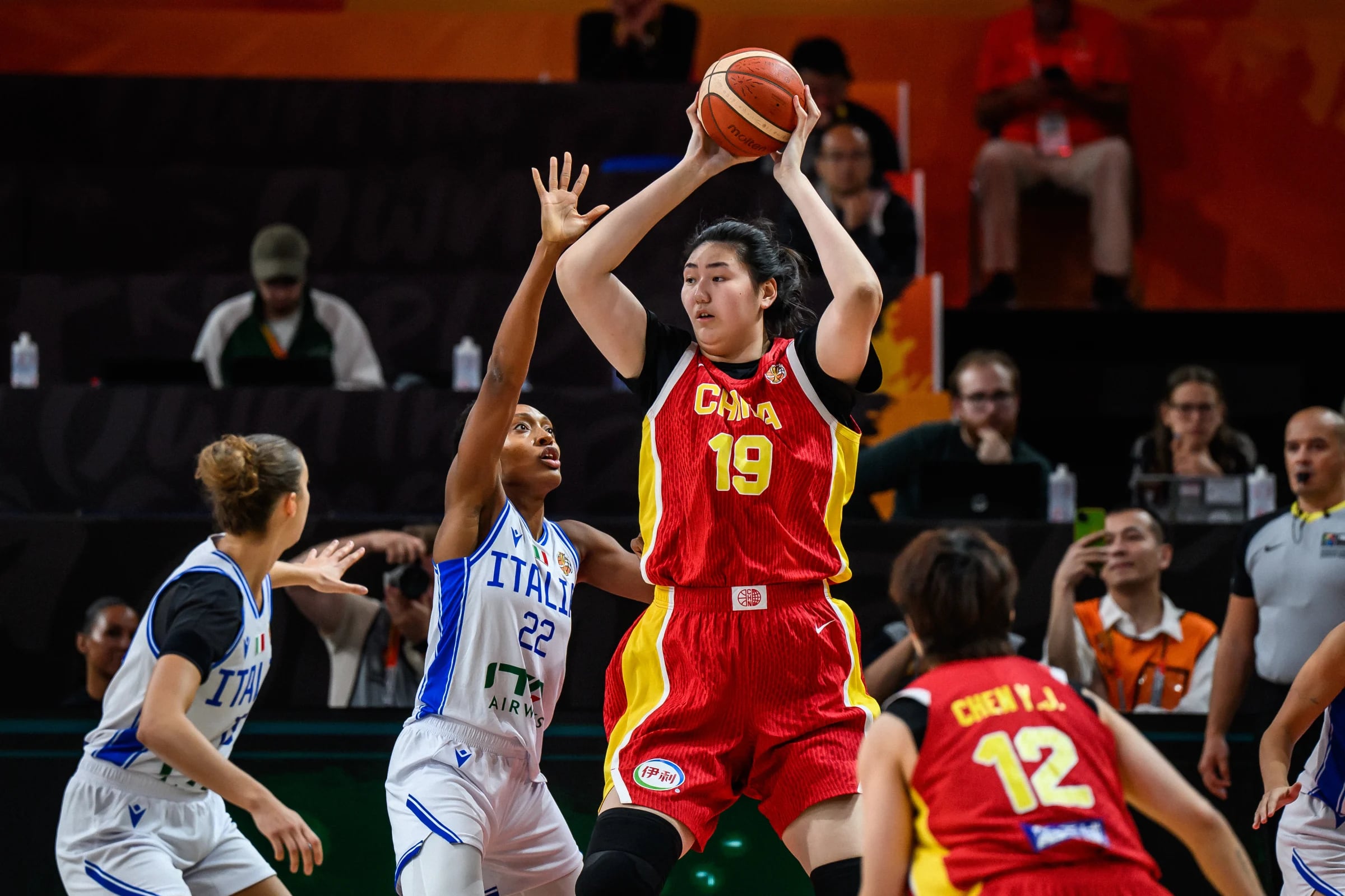 zhang-ziyu,-the-2.23-meter-world-cup-sensation