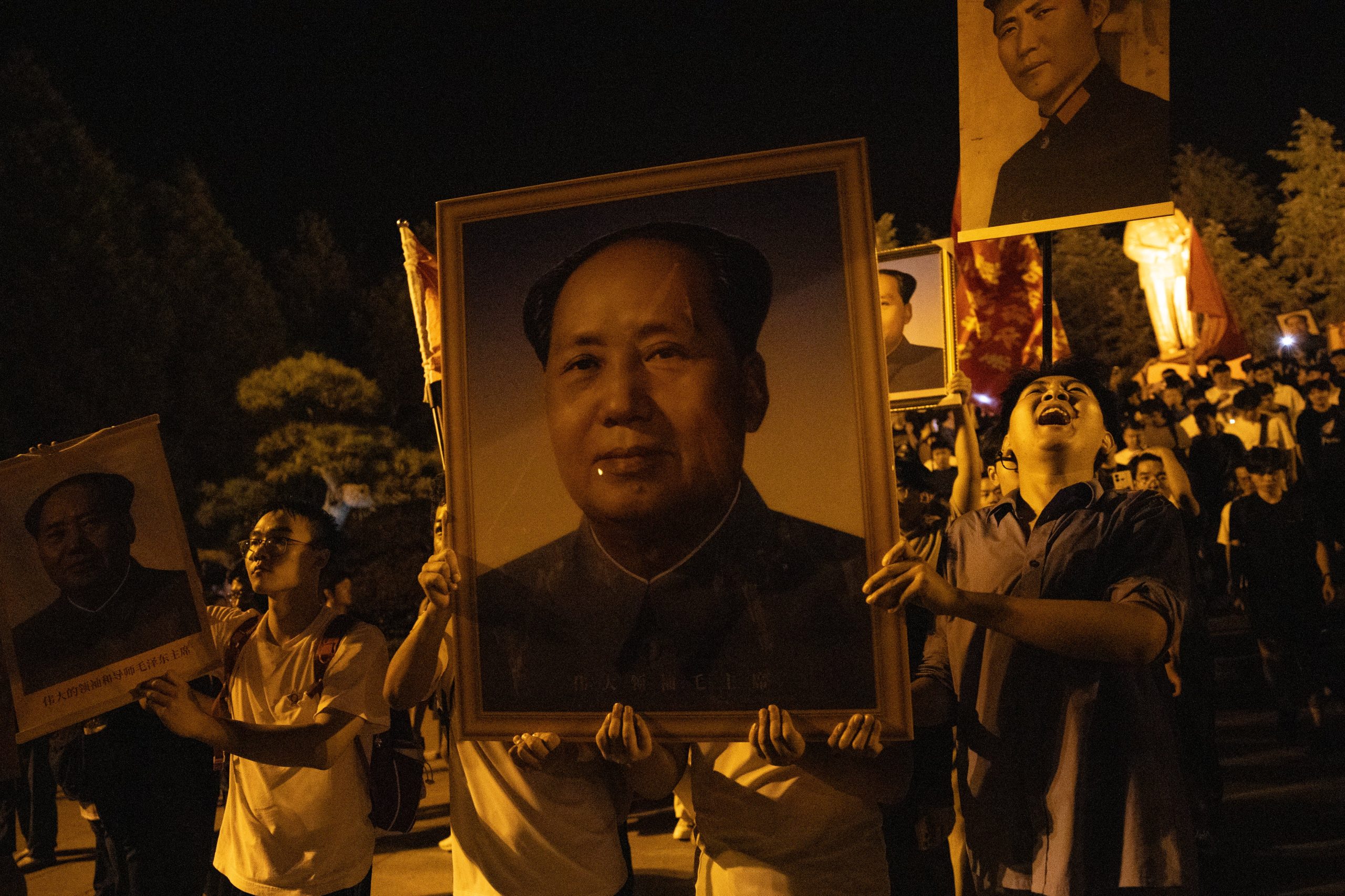 young-chinese-seek-answers-in-mao-zedong,-half-a-century-after-his-death